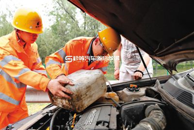 高速汽車(chē)送油2.jpg